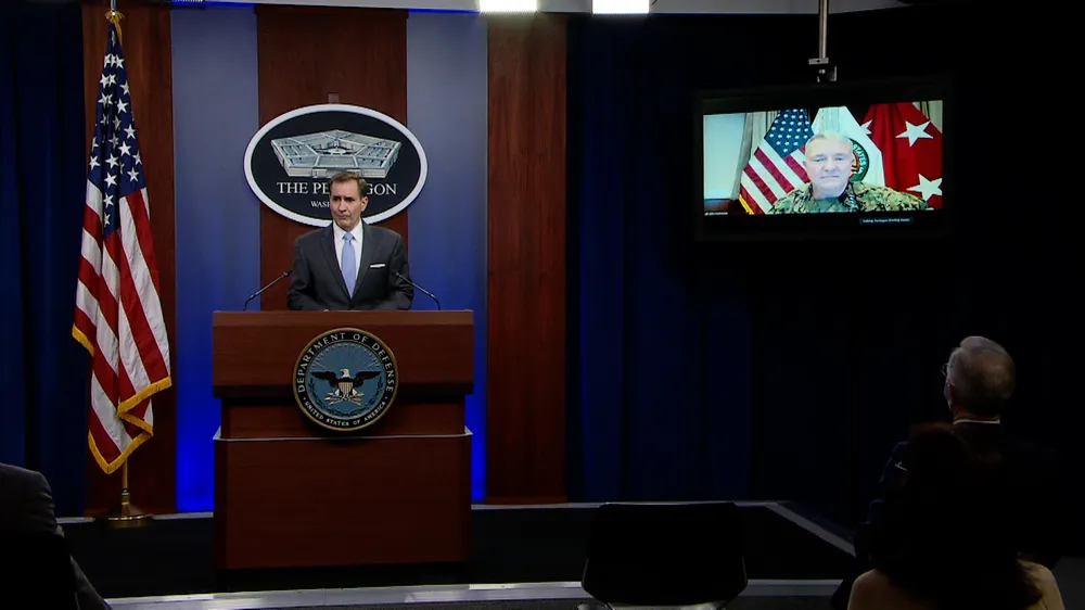 13 binh sĩ Mỹ thiệt mạng trong vụ nổ bom tại sân bay Kabul ảnh 2