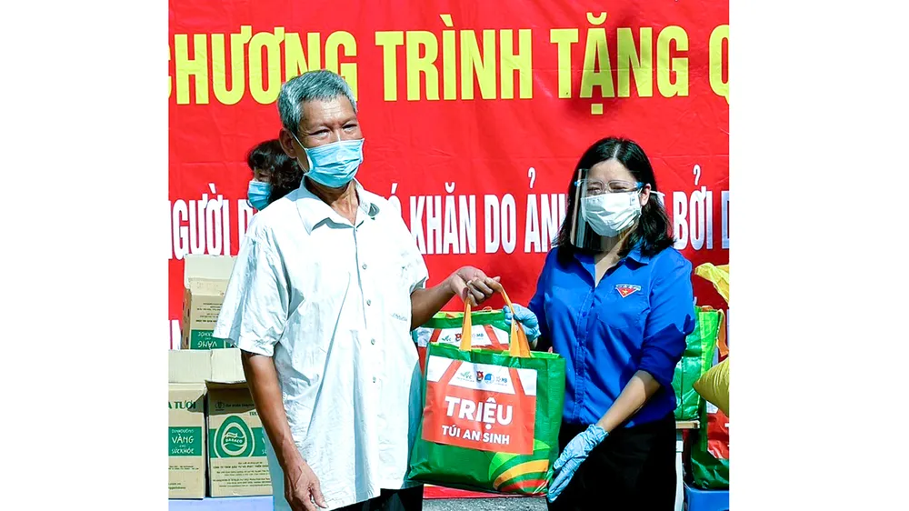 Không bỏ sót những người cần giúp đỡ ảnh 2