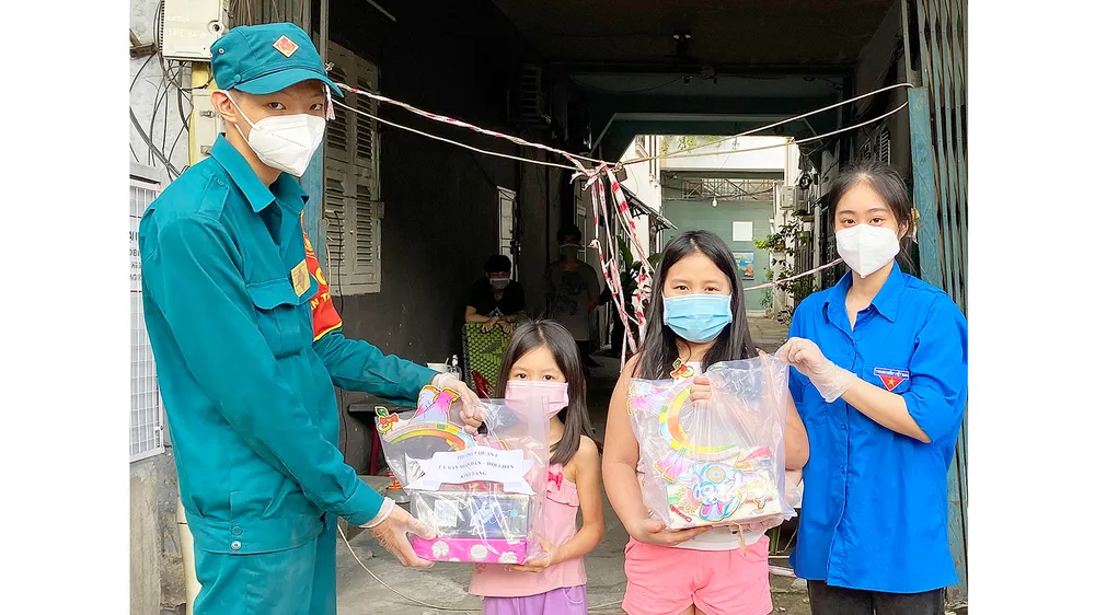 Đêm trăng đặc biệt ảnh 1