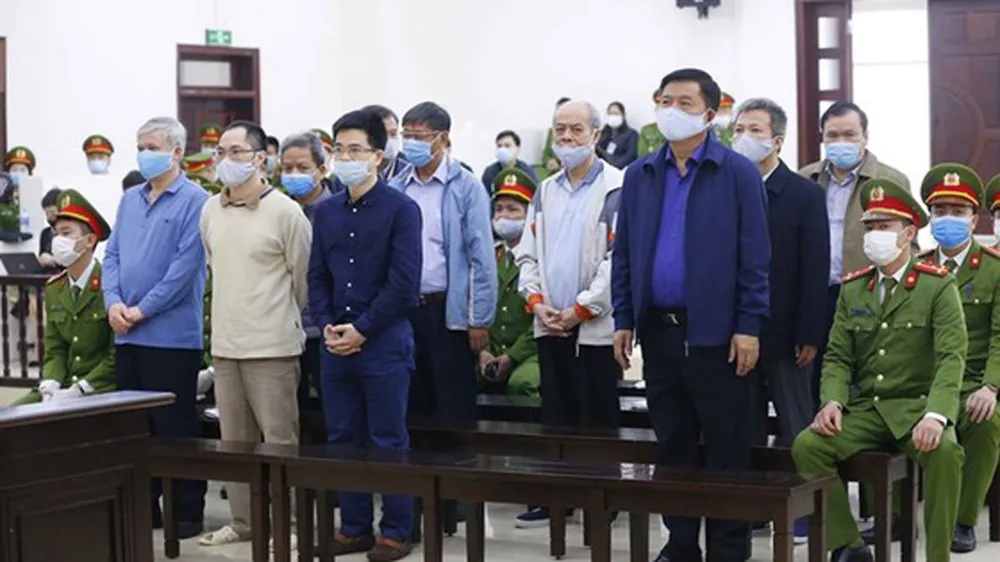 Các bị cáo trong vụ án Ethanol Phú Thọ trong phiên sơ thẩm