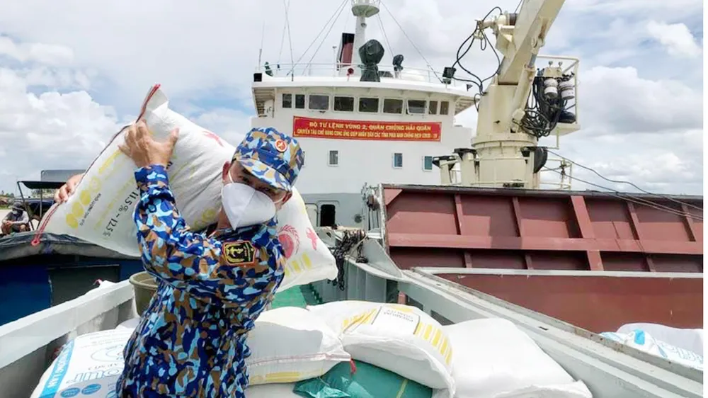 Tải gạo cho dân ảnh 1