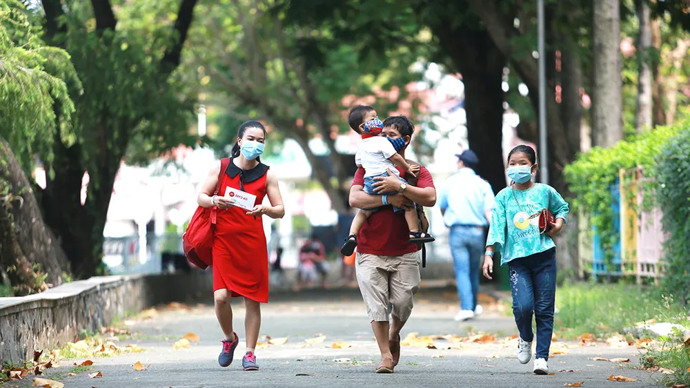 Yêu xa hay gần không quan trọng, mà cần nhất là nỗ lực  vun vén tình cảm từ hai phía. Ảnh: DŨNG PHƯƠNG