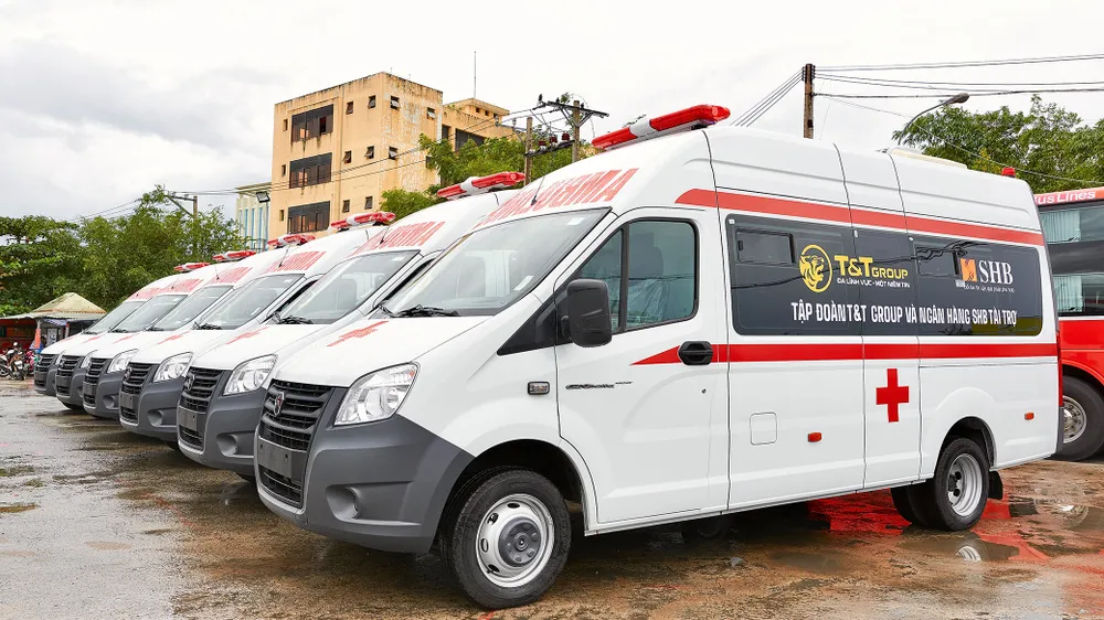 T&T Group và SHB trao tặng kit xét nghiệm nhanh Covid-19 và xe cứu thương hỗ trợ một số tỉnh, thành trên cả nước ảnh 2