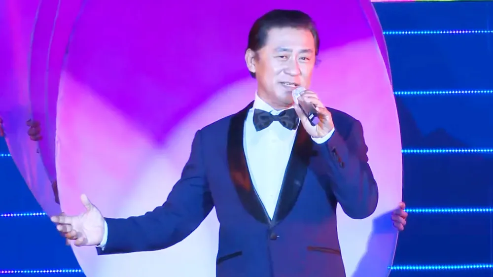 NSND Tạ Minh Tâm thể hiện ca khúc Lời Bác sáng mãi muôn đời trong một sự kiện