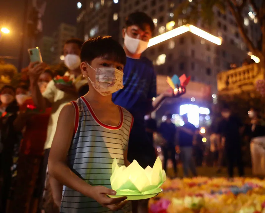 Lễ tưởng niệm đồng bào tử vong và cán bộ, chiến sĩ hy sinh do đại dịch Covid-19 ảnh 20