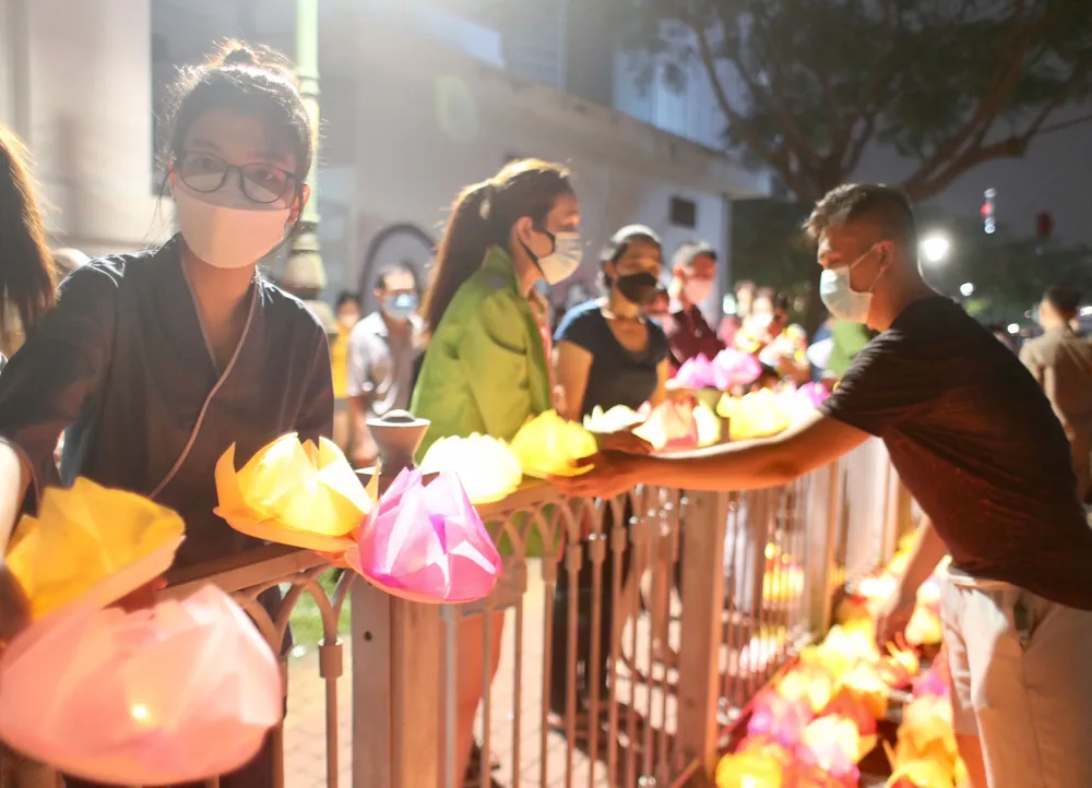 Lễ tưởng niệm đồng bào tử vong và cán bộ, chiến sĩ hy sinh do đại dịch Covid-19 ảnh 19