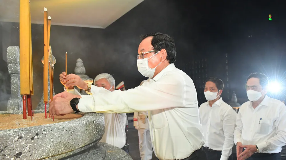 Lễ tưởng niệm đồng bào tử vong và cán bộ, chiến sĩ hy sinh do đại dịch Covid-19 ảnh 6