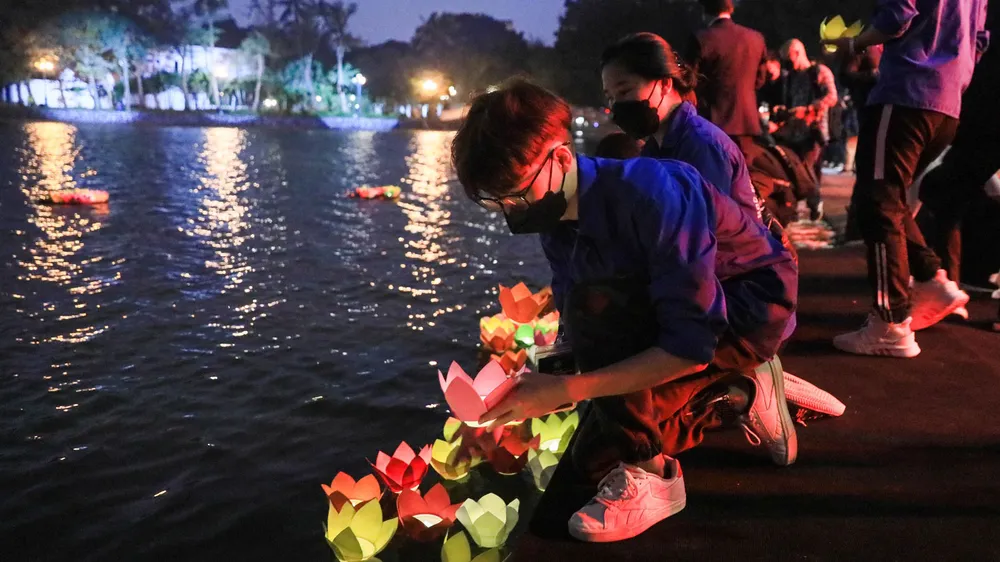 Lễ tưởng niệm đồng bào tử vong và cán bộ, chiến sĩ hy sinh do đại dịch Covid-19 ảnh 43