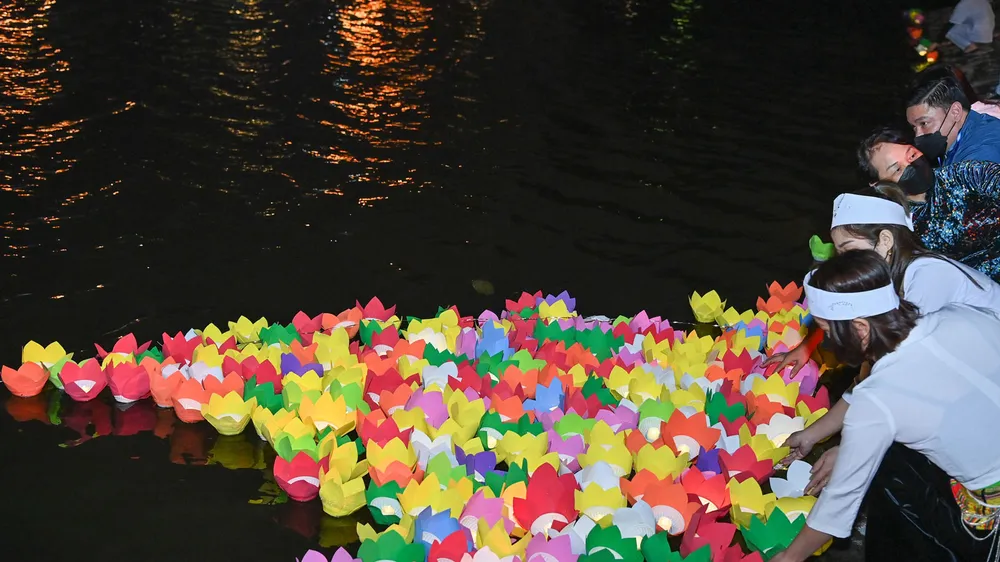 Lễ tưởng niệm đồng bào tử vong và cán bộ, chiến sĩ hy sinh do đại dịch Covid-19 ảnh 42