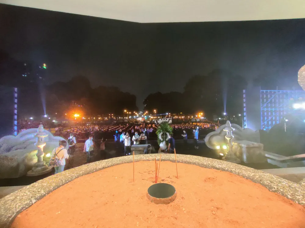 Lễ tưởng niệm đồng bào tử vong và cán bộ, chiến sĩ hy sinh do đại dịch Covid-19 ảnh 52