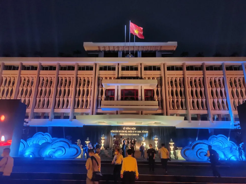 Lễ tưởng niệm đồng bào tử vong và cán bộ, chiến sĩ hy sinh do đại dịch Covid-19 ảnh 54