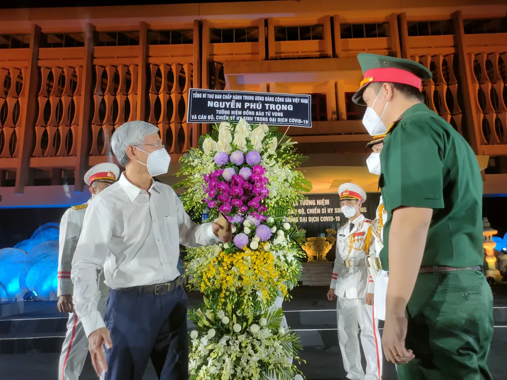 Lễ tưởng niệm đồng bào tử vong và cán bộ, chiến sĩ hy sinh do đại dịch Covid-19 ảnh 66
