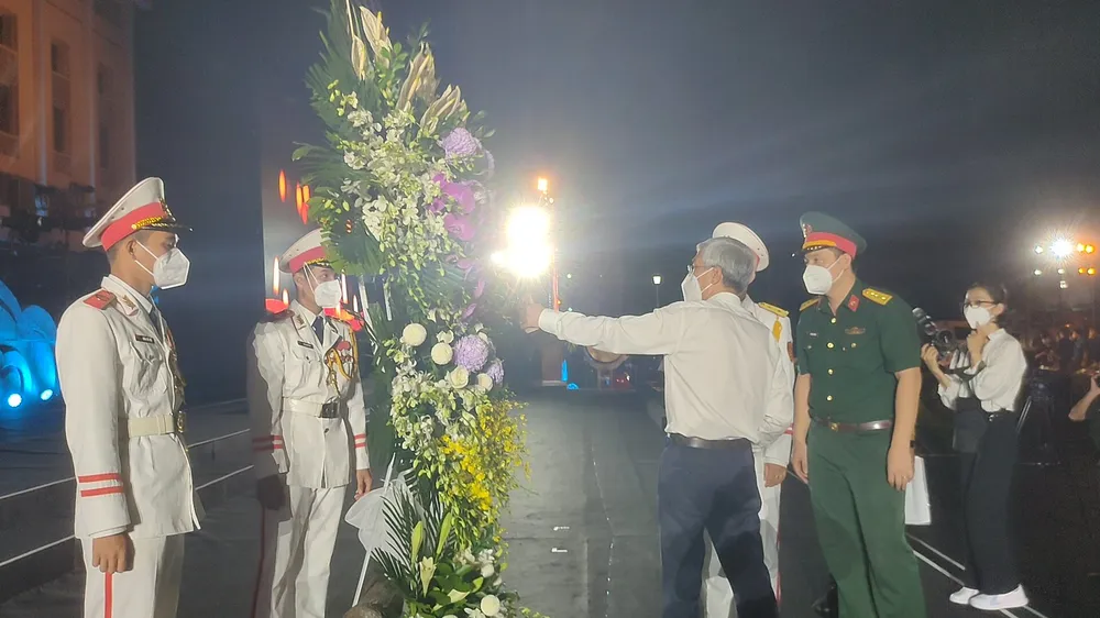 Lễ tưởng niệm đồng bào tử vong và cán bộ, chiến sĩ hy sinh do đại dịch Covid-19 ảnh 68