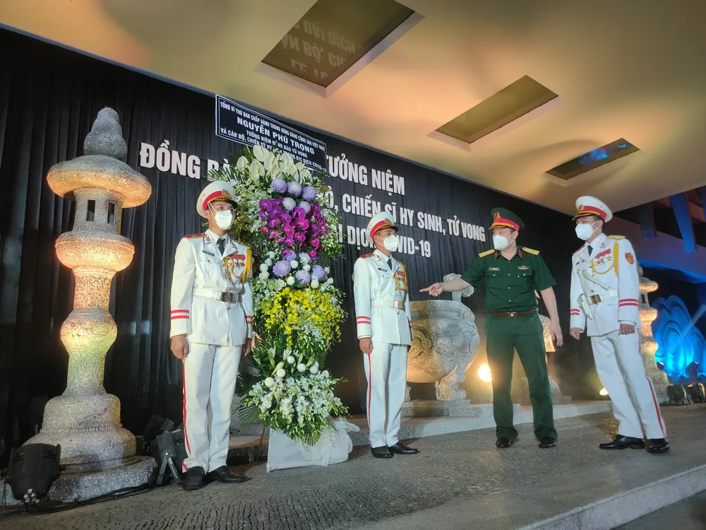 Lễ tưởng niệm đồng bào tử vong và cán bộ, chiến sĩ hy sinh do đại dịch Covid-19 ảnh 71