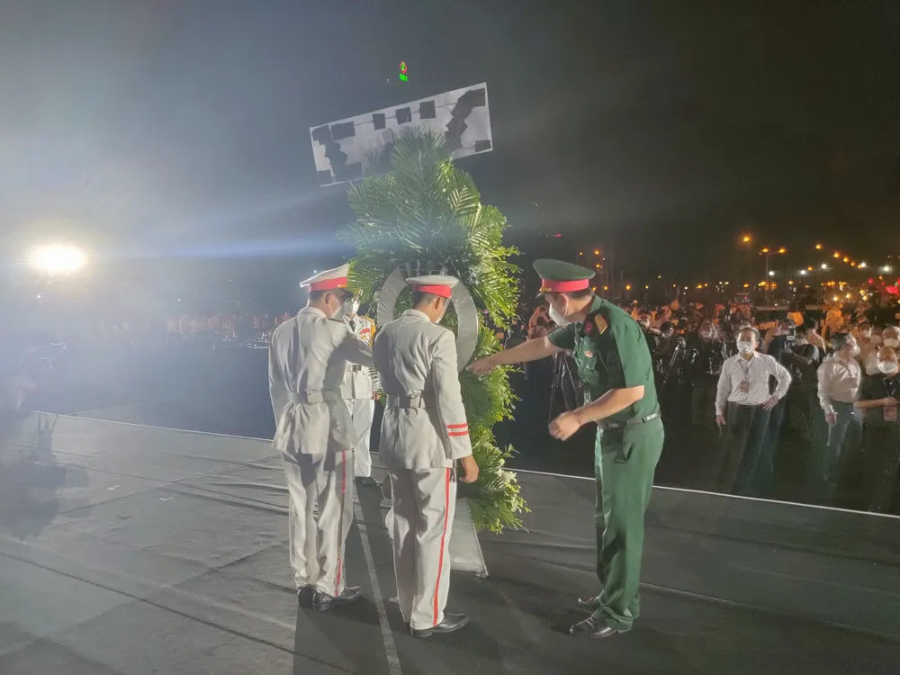 Lễ tưởng niệm đồng bào tử vong và cán bộ, chiến sĩ hy sinh do đại dịch Covid-19 ảnh 72