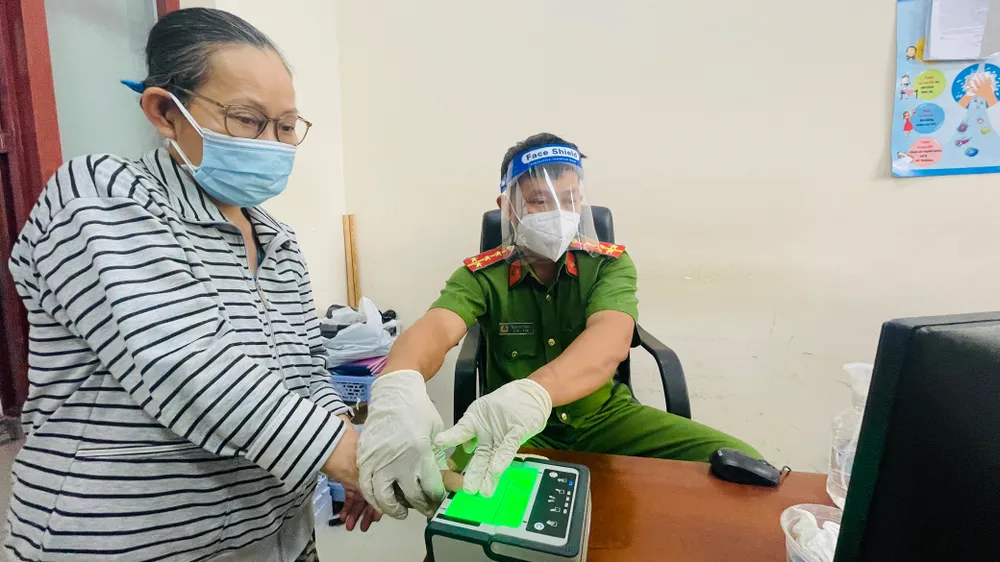 Mòn mỏi chờ nhận căn cước công dân  ảnh 1