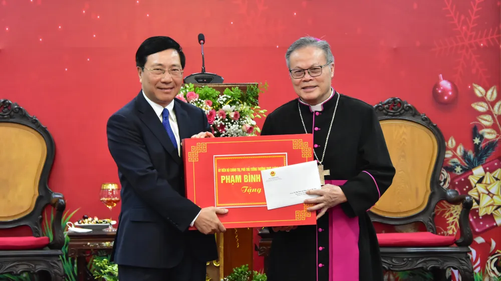 Phó Thủ tướng Thường trực Phạm Bình Minh chúc mừng Giáng sinh tại Thừa Thiên - Huế ảnh 1