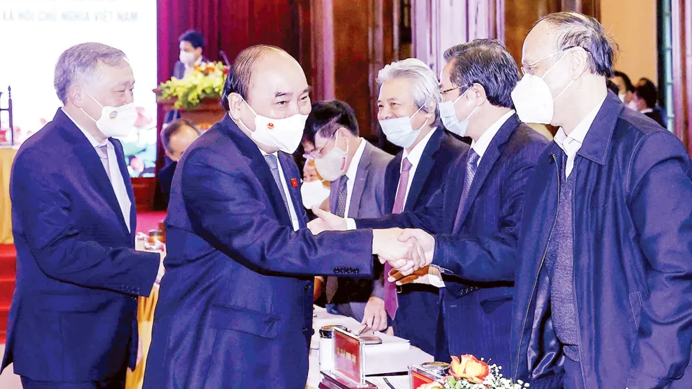 Chủ tịch nước Nguyễn Xuân Phúc với các  đại biểu  dự hội thảo. Ảnh: TTXVN