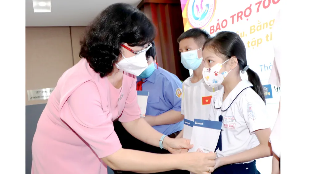 Càng khó khăn, càng chăm lo tết chu đáo ảnh 1