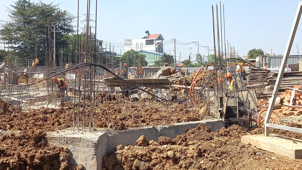 Tiến độ thi công một dự án căn hộ tại TPHCM bị chậm lại  do ảnh hưởng giá VLXD tăng