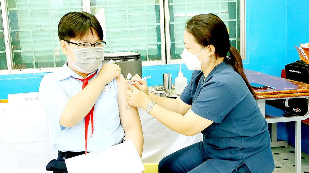 Ứng phó dịch Covid-19 năm 2022-2023: Chuyển từ phòng chống sang quản lý bền vững ảnh 1