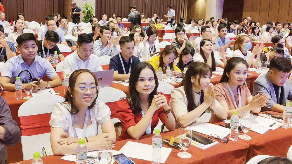 Gần 140 đại biểu từ khắp mọi miền trên cả nước cùng tham dự Hội nghị Những người viết văn trẻ toàn quốc  lần thứ 10. Ảnh: HỒ SƠN