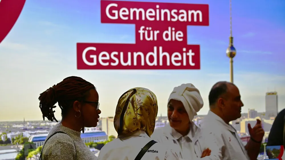 Người dân tham gia hội chợ việc làm dành cho người nhập cư tại Berlin, Đức