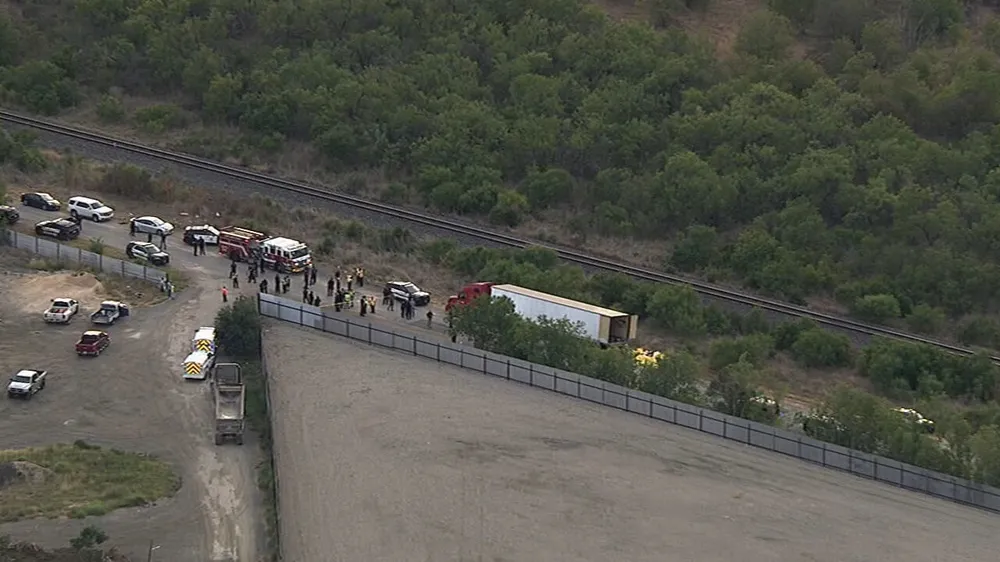 Ít nhất 46 người nhập cư thiệt mạng trong xe đầu kéo tại Mỹ ảnh 5