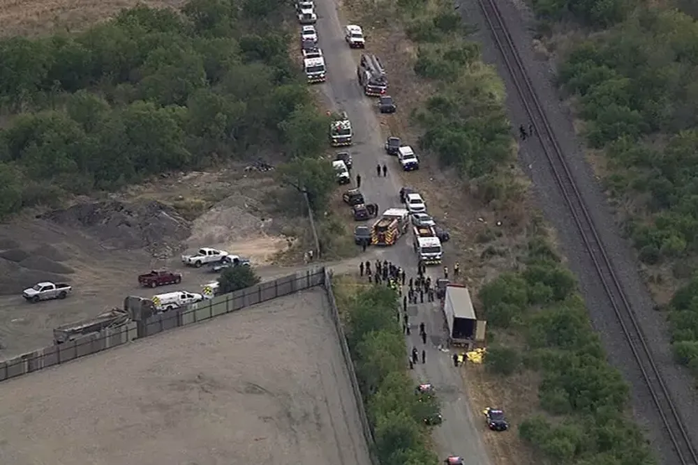 Ít nhất 46 người nhập cư thiệt mạng trong xe đầu kéo tại Mỹ ảnh 6