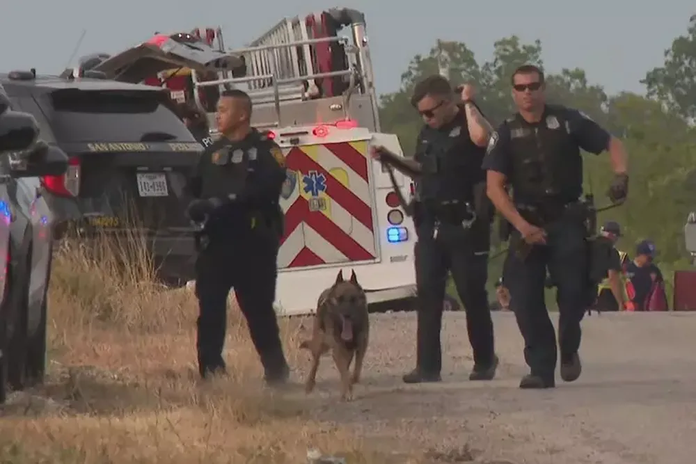 Ít nhất 46 người nhập cư thiệt mạng trong xe đầu kéo tại Mỹ ảnh 2