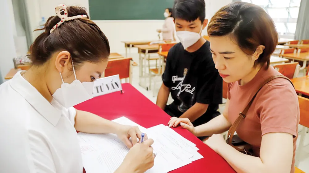 Chọn tổ hợp môn học lớp 10: Nhà trường và học sinh đều gặp khó ảnh 1