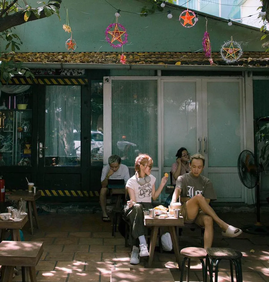 Mảnh trăng quê, chiếc lồng đèn ảnh 1