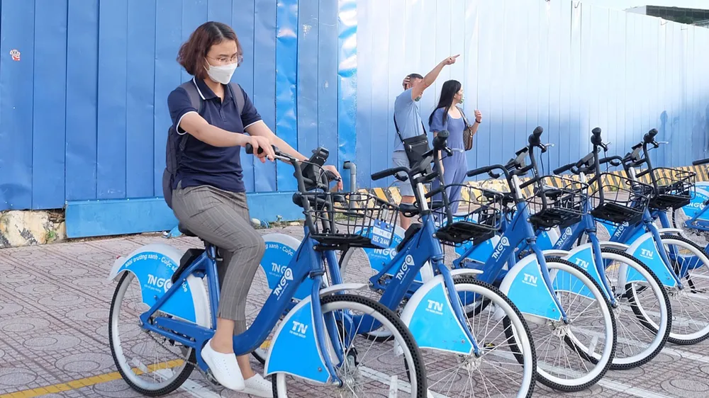 Mô hình thí điểm xe đạp công cộng được Sở GTVT TPHCM triển khai và nhân rộng thời gian qua. Ảnh: THU HƯỜNG