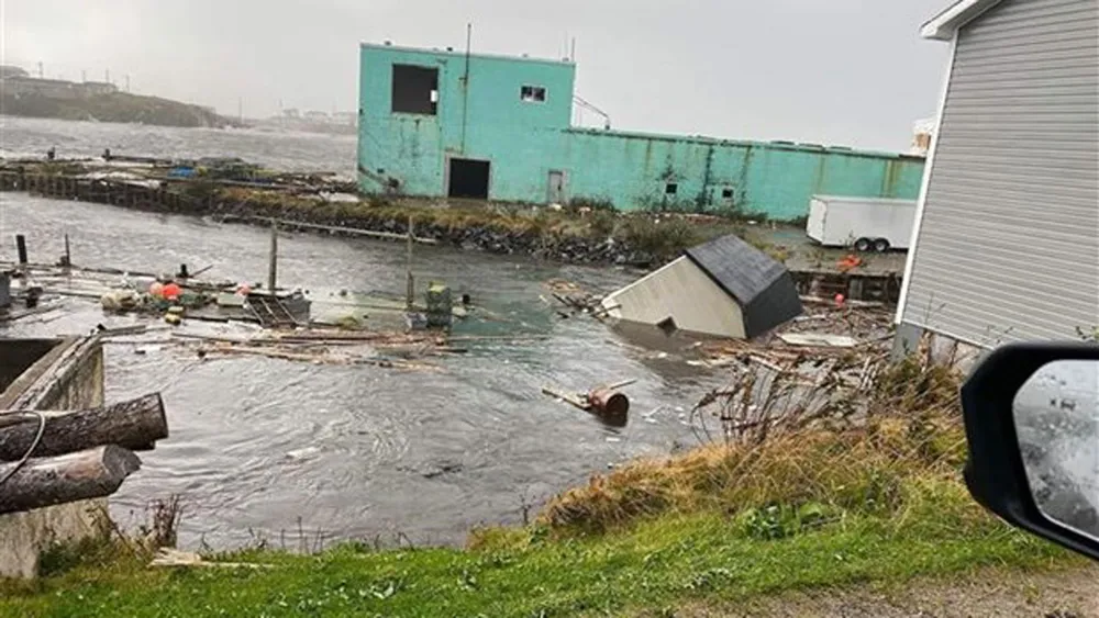 Bão Fiona đổ bộ cuốn trôi nhà cửa tại Newfoundland, Canada ngày 24-9