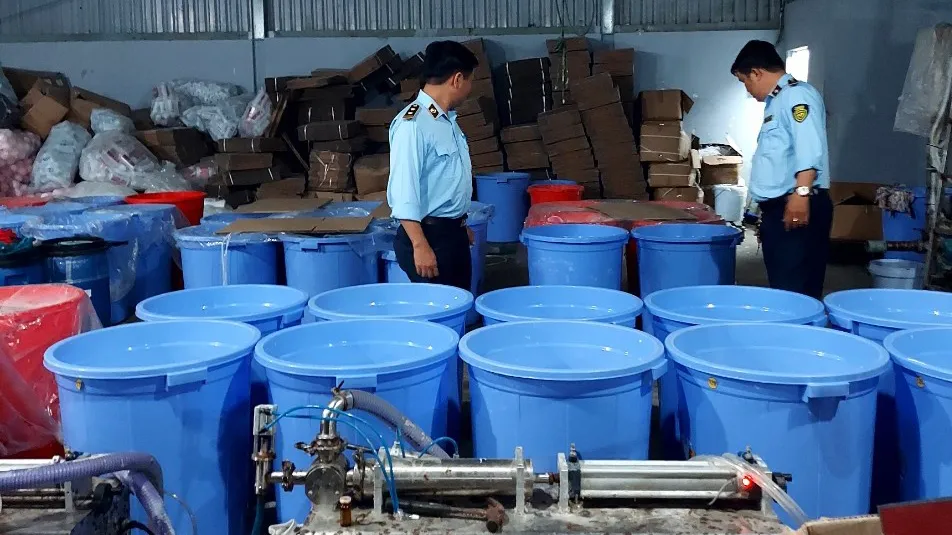 Phát hiện kho, xưởng sản xuất mỹ phẩm quy mô lớn