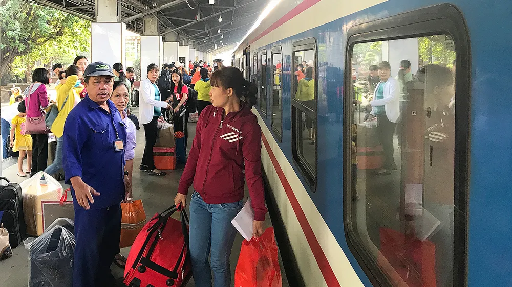   Nhiều đoàn tàu đang được tăng cường để phục vụ hành khách từ TPHCM đi các tỉnh trong những ngày cuối năm