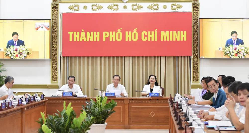 Các đồng chí lãnh đạo TPHCM dự Hội nghị trực tuyến Chính phủ với các địa phương. Ảnh: VIỆT DŨNG Các đồng chí lãnh đạo TPHCM dự Hội nghị trực tuyến Chính phủ với các địa phương. Ảnh: VIỆT DŨNG