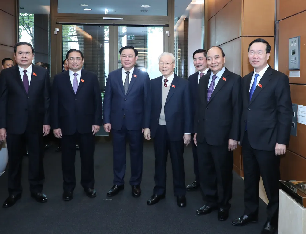 Tổng Bí thư Nguyễn Phú Trọng, Chủ tịch nước Nguyễn Xuân Phúc, Thủ tướng Phạm Minh Chính, Chủ tịch Quốc hội Vương Đình Huệ, Thường trực Ban Bí thư Võ Văn Thưởng dự phiên khai mạc kỳ họp, sáng 5-1. Ảnh: QUANG PHÚC