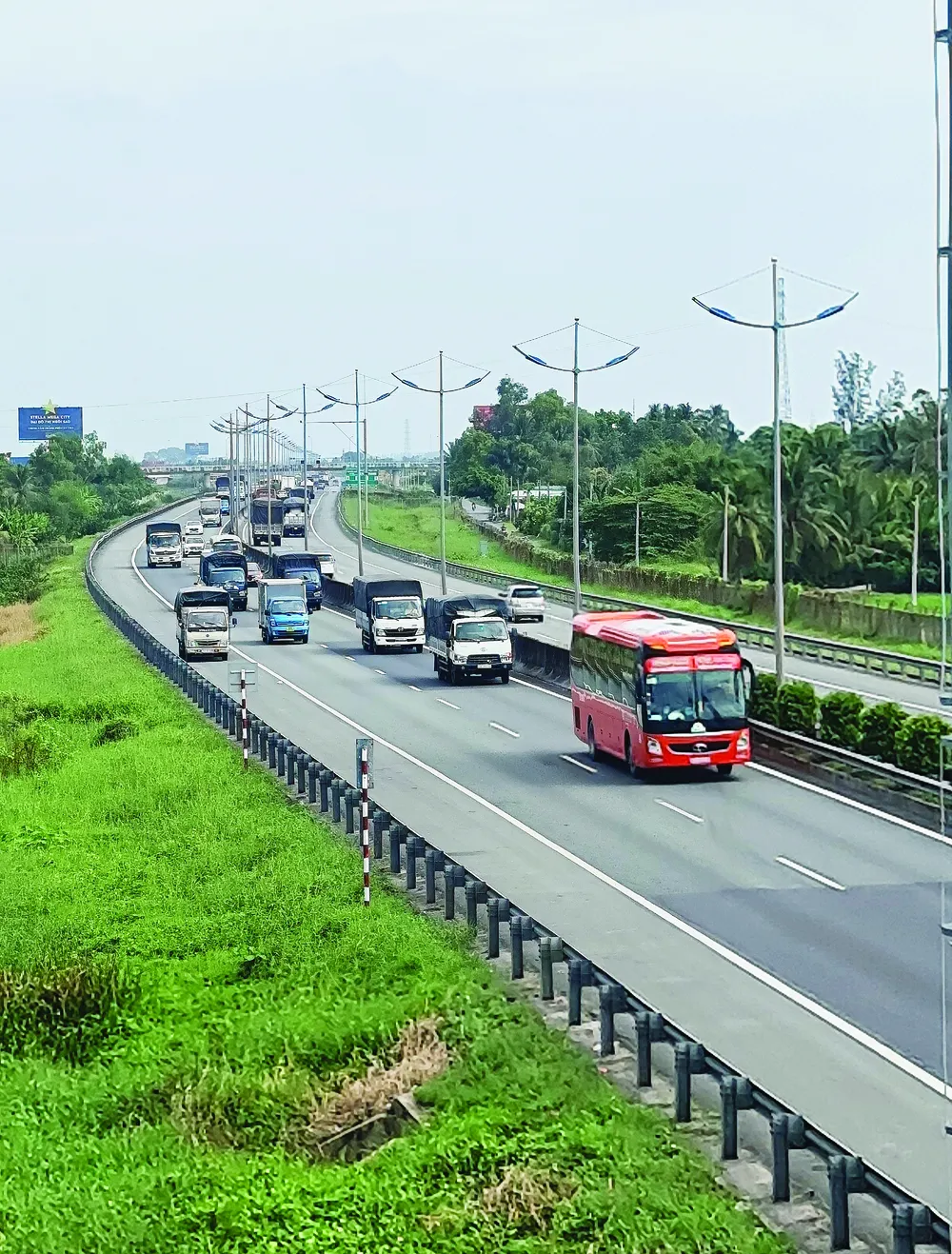 Đường cao tốc Trung Lương - TPHCM đi qua Long An, góp phần thúc đẩy phát triển kinh tế của tỉnh
