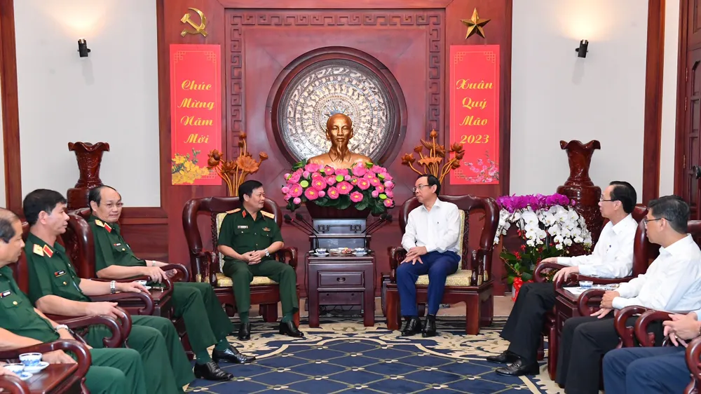 Bí thư Thành ủy TPHCM Nguyễn Văn Nên tiếp đoàn lãnh đạo Quân khu 7. Ảnh: VIỆT DŨNG Bí thư Thành ủy TPHCM Nguyễn Văn Nên tiếp đoàn lãnh đạo Quân khu 7. Ảnh: VIỆT DŨNG