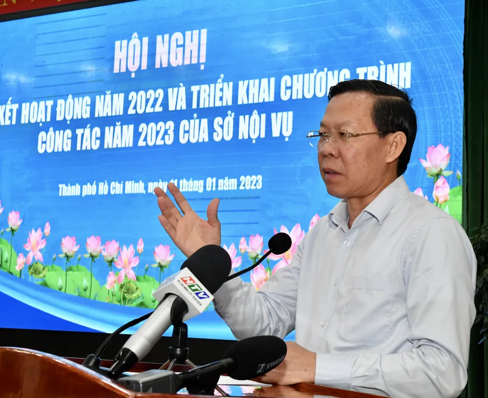 Chủ tịch UBND TPHCM Phan Văn Mãi phát biểu tại hội nghị. Ảnh: VIỆT DŨNG