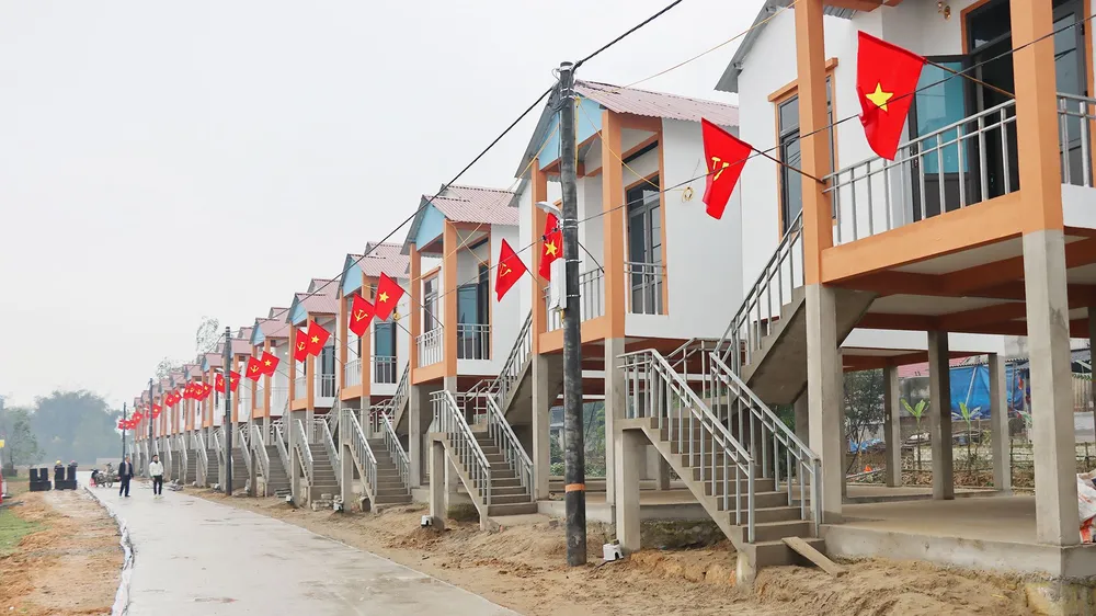 Công trình xây dựng hạ tầng và nhà ở cho 24 hộ dân vạn chài ở thôn Tiền Phong Công trình xây dựng hạ tầng và nhà ở cho 24 hộ dân vạn chài ở thôn Tiền Phong