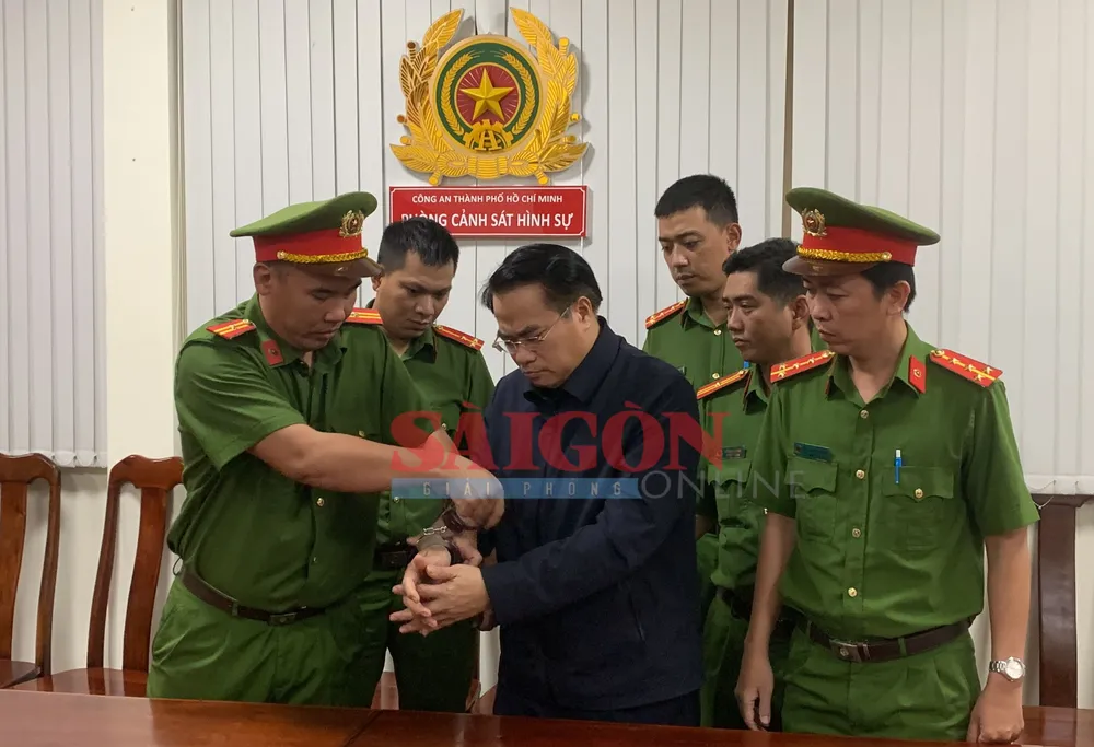 Công an thi hành quyết định với ông Đặng Việt Hà