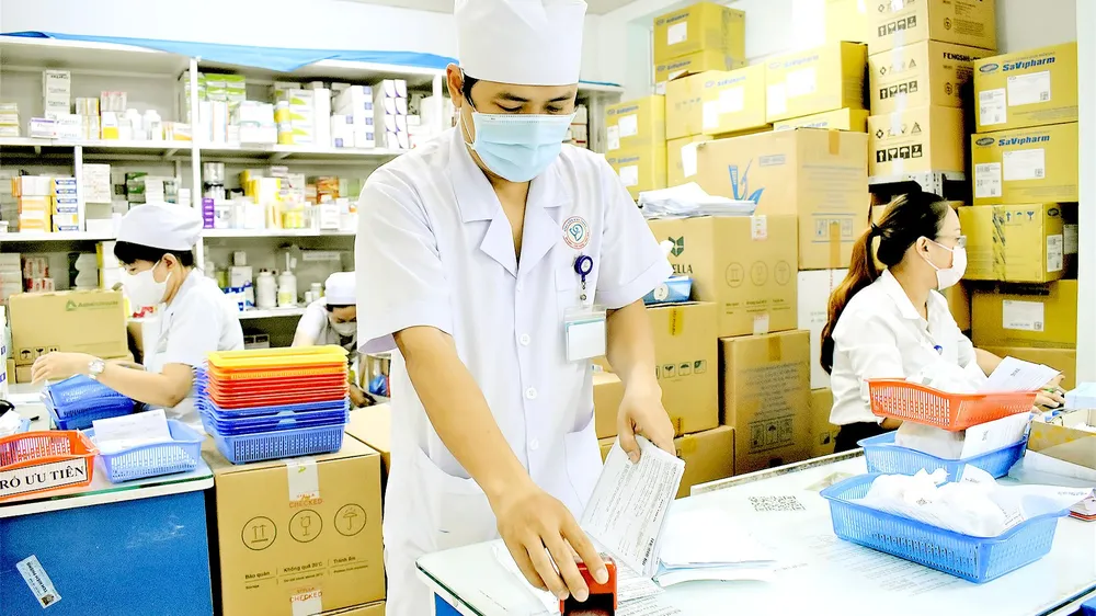 Thiết bị, vật tư y tế, thuốc điều trị được Bệnh viện quận Bình Thạnh (TPHCM) chuẩn bị chu đáo. Ảnh: QUANG HUY