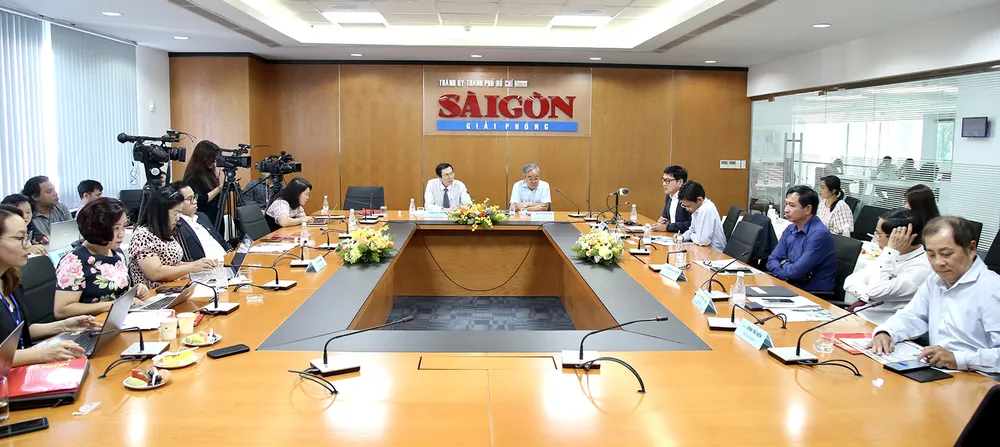 Quang cảnh buổi tọa đàm. Ảnh: HOÀNG HÙNG Quang cảnh buổi tọa đàm. Ảnh: HOÀNG HÙNG