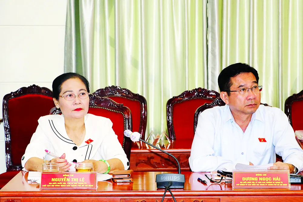 Chủ tịch HĐND TPHCM Nguyễn Thị Lệ, Chủ nhiệm Ủy ban Kiểm tra Thành ủy TPHCM Dương Ngọc Hải, Đoàn đại biểu Quốc hội TPHCM theo dõi phiên chất vấn và trả lời chất vấn tại điểm cầu TPHCM