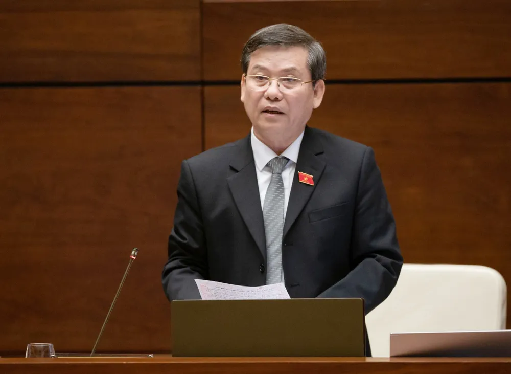 Viện trưởng Viện Kiểm sát nhân dân tối cao Lê Minh Trí trả lời chất vấn. Ảnh: VIẾT CHUNG