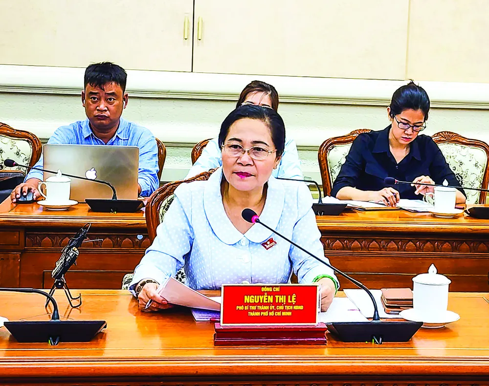  Chủ tịch HĐND TPHCM Nguyễn Thị Lệ phát biểu tại buổi giám sát về công tác cấp Giấy chứng nhận nhà đất cho tổ chức và cá nhân tại các dự án phát triển nhà ở thương mại trên địa bàn TP Thủ Đức. Ảnh: ĐỨC TRUNG