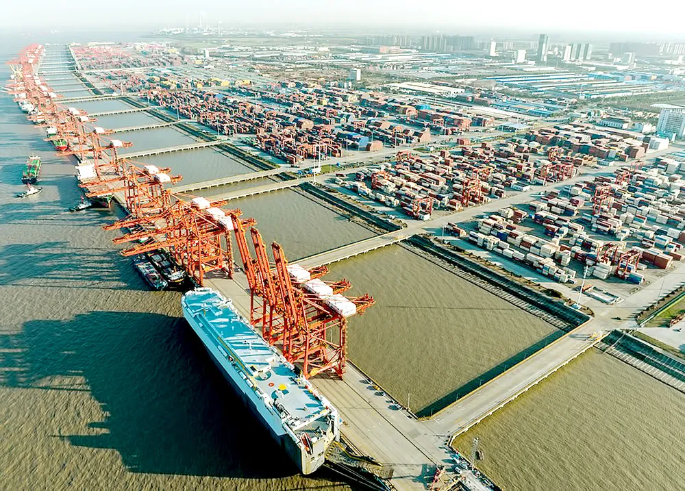 Cảng Taicang, tỉnh Giang Tô, phía Đông Trung Quốc, nhộn nhịp vào tháng 3-2023. Ảnh: XINHUA