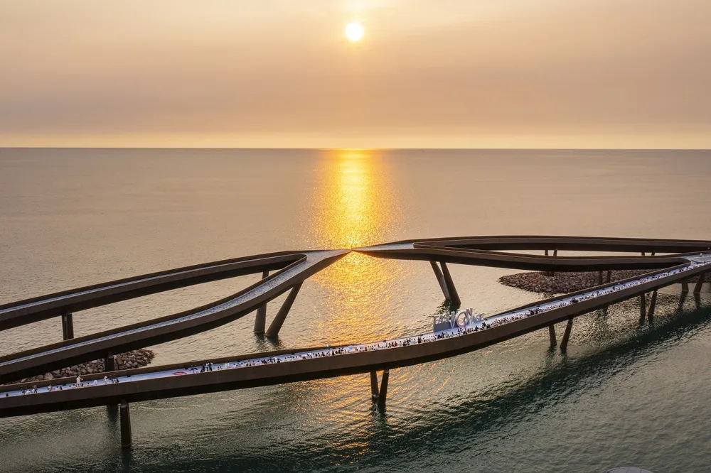 Cầu Hôn truyền cảm hứng sáng tạo cho giới thời trang, nghệ thuật